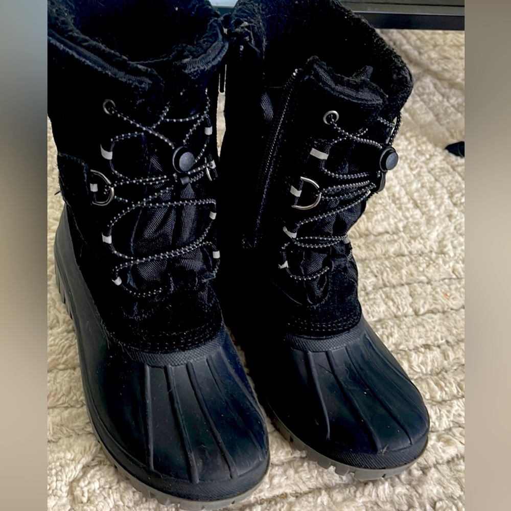 Lands end boys boots size 4